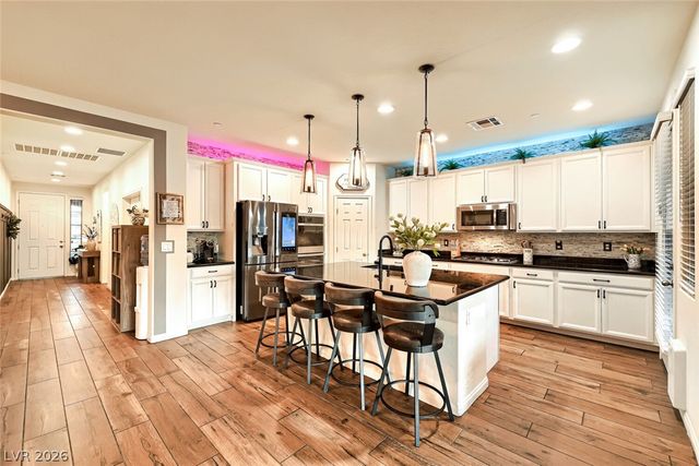 41 Tatahatso Point Street, Henderson, NV 89011