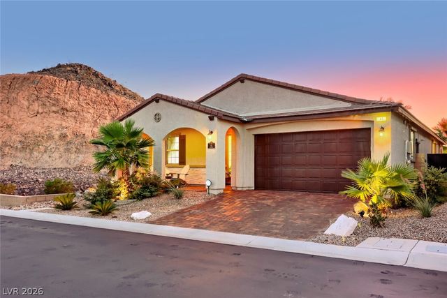 41 Tatahatso Point Street, Henderson, NV 89011
