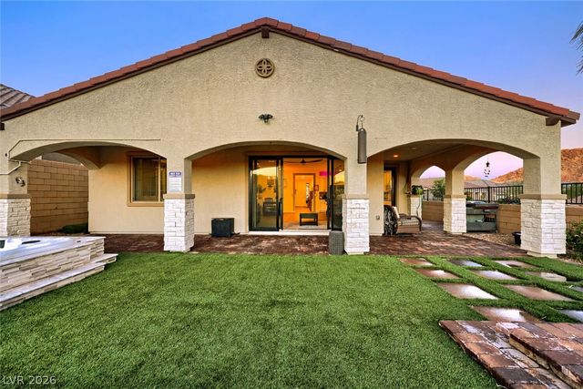 41 Tatahatso Point Street, Henderson, NV 89011