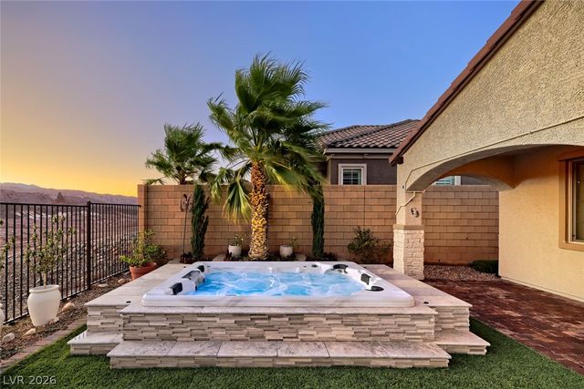 41 Tatahatso Point Street, Henderson, NV 89011
