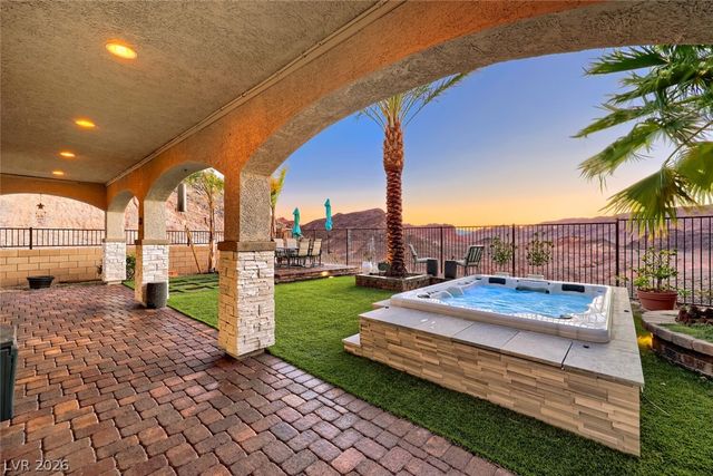 41 Tatahatso Point Street, Henderson, NV 89011