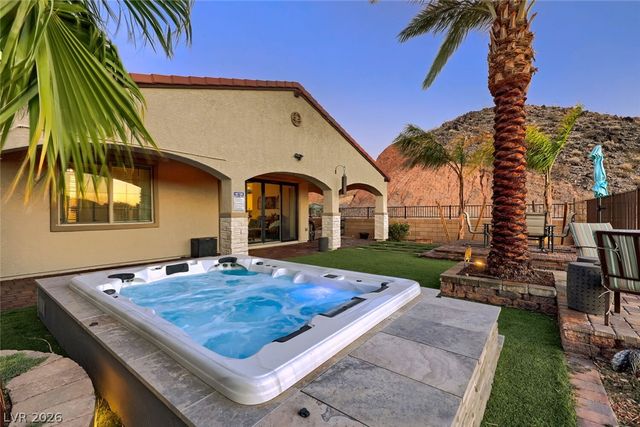 41 Tatahatso Point Street, Henderson, NV 89011