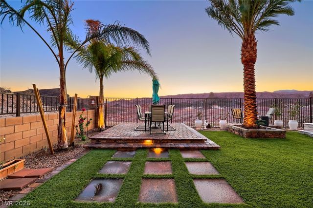 41 Tatahatso Point Street, Henderson, NV 89011