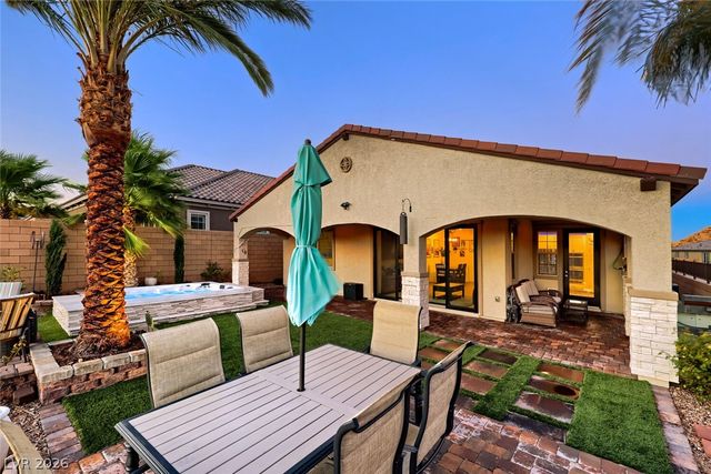 41 Tatahatso Point Street, Henderson, NV 89011