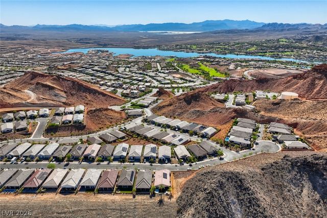 41 Tatahatso Point Street, Henderson, NV 89011