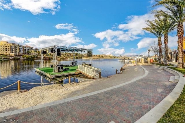 41 Tatahatso Point Street, Henderson, NV 89011