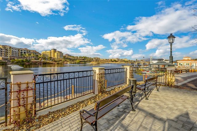 41 Tatahatso Point Street, Henderson, NV 89011