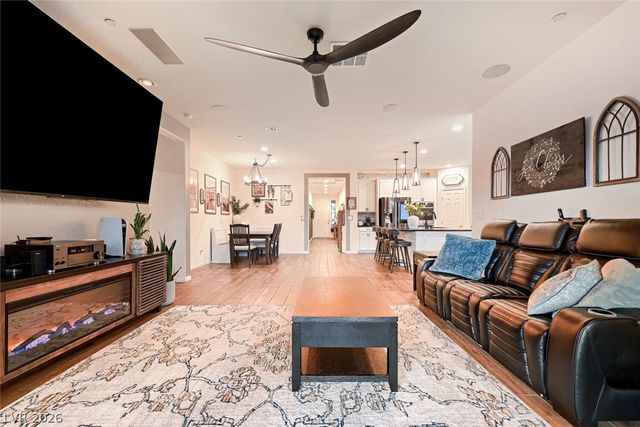 41 Tatahatso Point Street, Henderson, NV 89011