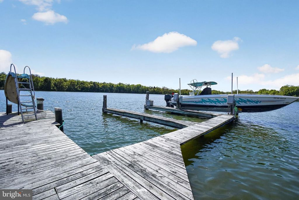 Image 14 of property listing at 3500 GLENWOOD RD, Baltimore, MD 21220