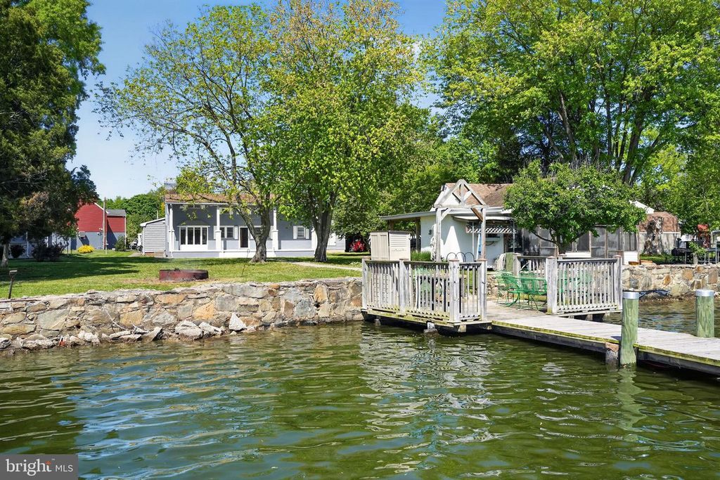 Image 15 of property listing at 3500 GLENWOOD RD, Baltimore, MD 21220