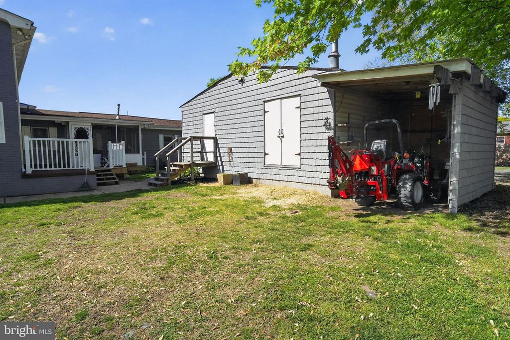 Image 18 of property listing at 3500 GLENWOOD RD, Baltimore, MD 21220