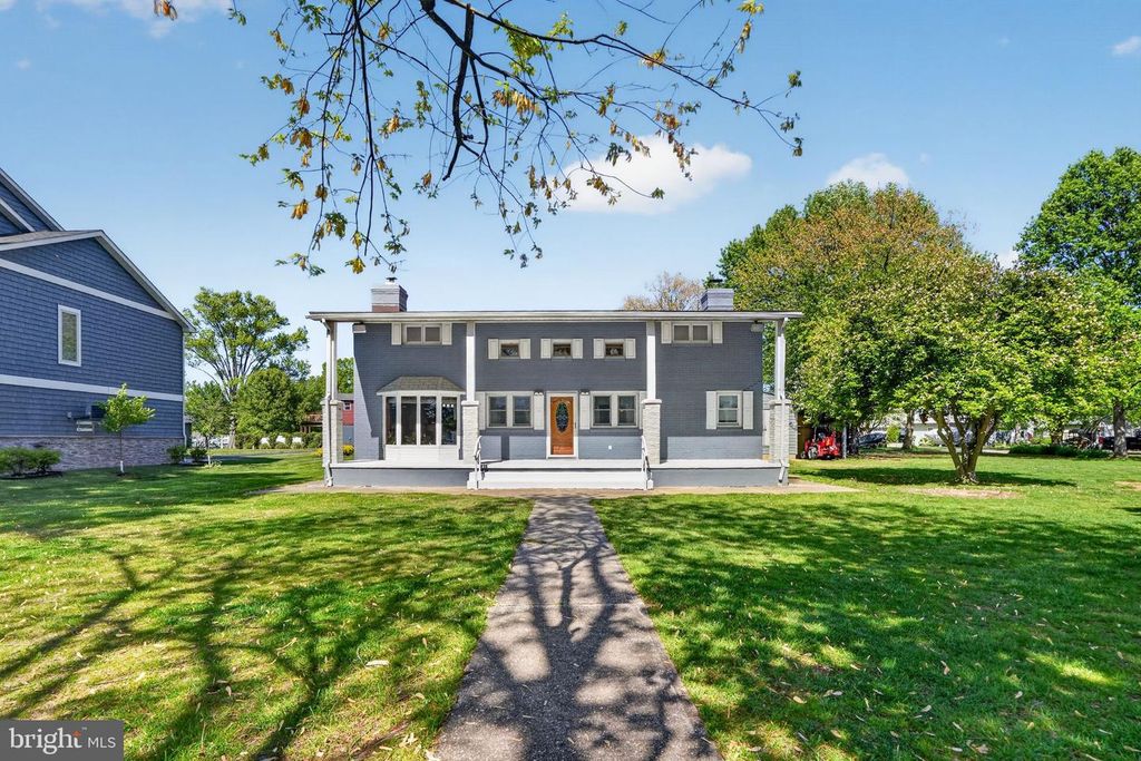 Image 3 of property listing at 3500 GLENWOOD RD, Baltimore, MD 21220