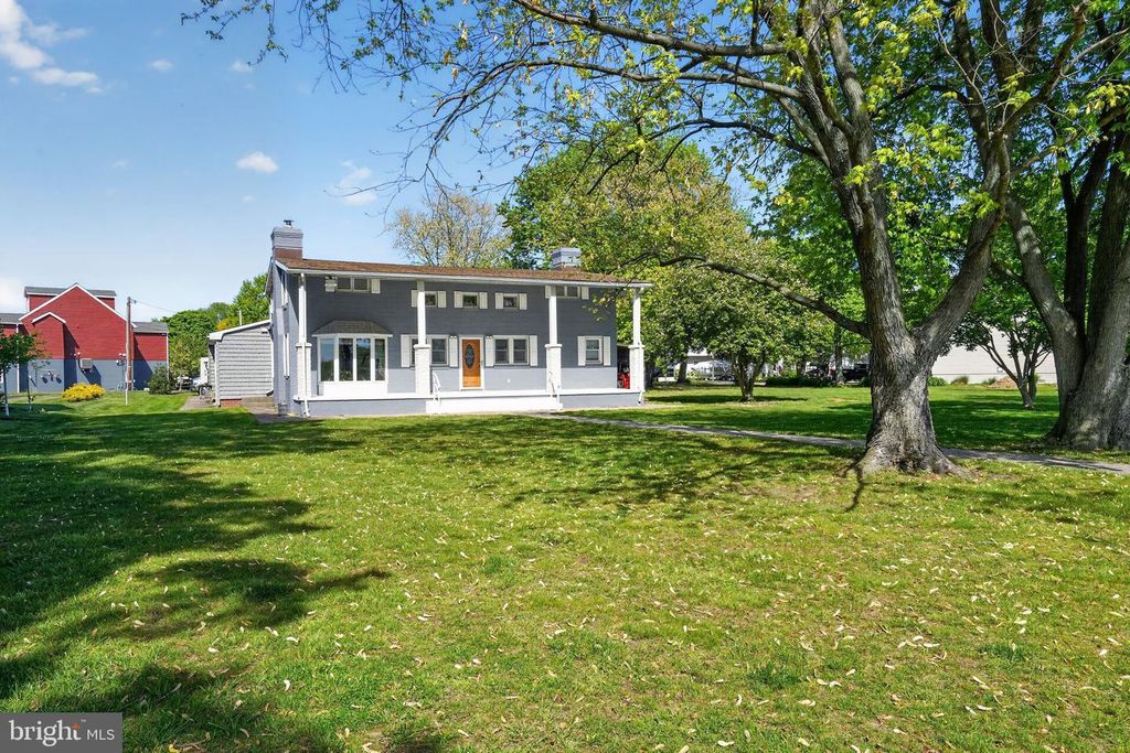 Image 4 of property listing at 3500 GLENWOOD RD, Baltimore, MD 21220