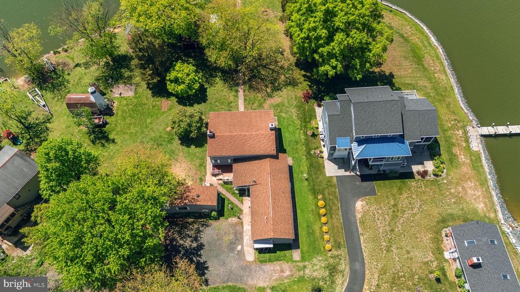 Image 7 of property listing at 3500 GLENWOOD RD, Baltimore, MD 21220