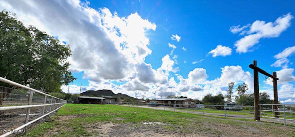 2059 W SCISSOR TAIL Place, Queen Valley, AZ 85118