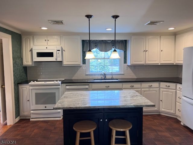 225 Emmans Rd, Roxbury Twp., NJ 07836