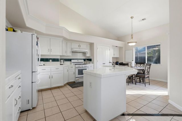 2857 E Ryan Lane, Fresno, CA 93720