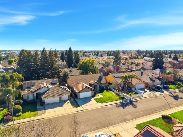 2857 E Ryan Lane, Fresno, CA 93720