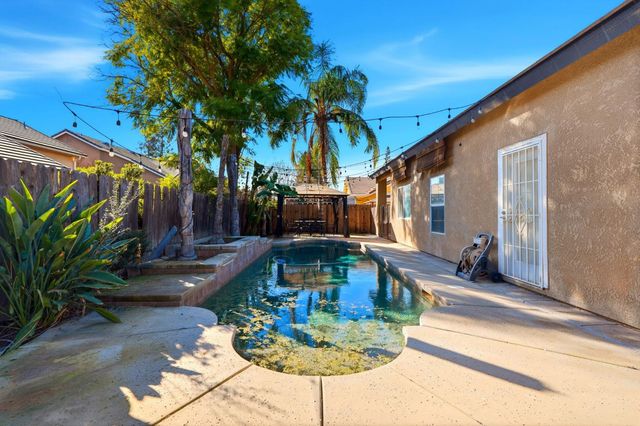 2857 E Ryan Lane, Fresno, CA 93720