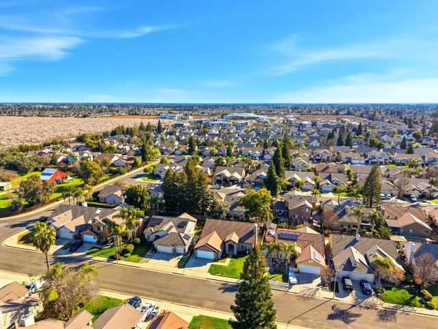 2857 E Ryan Lane, Fresno, CA 93720