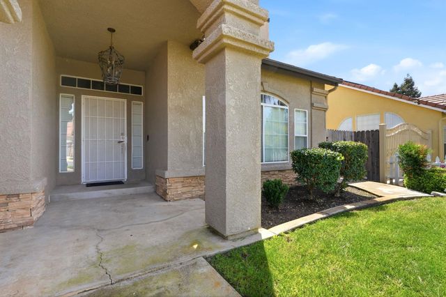 2857 E Ryan Lane, Fresno, CA 93720