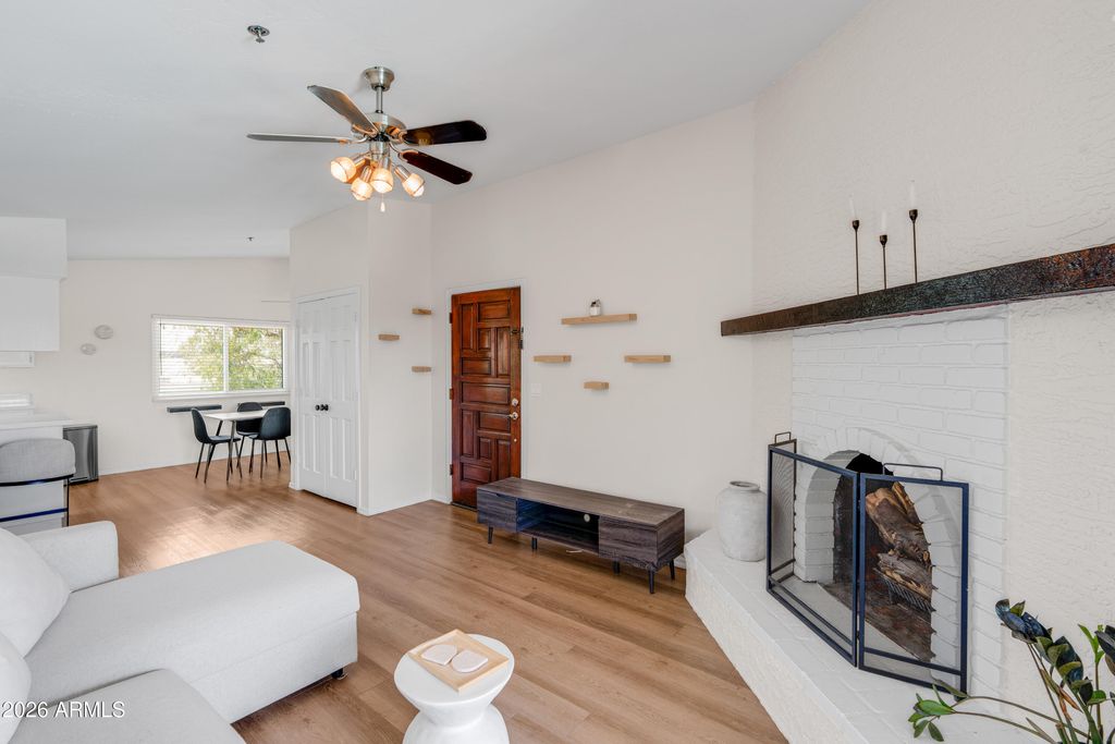3031 N CIVIC CENTER Plaza 307, Scottsdale, AZ 85251