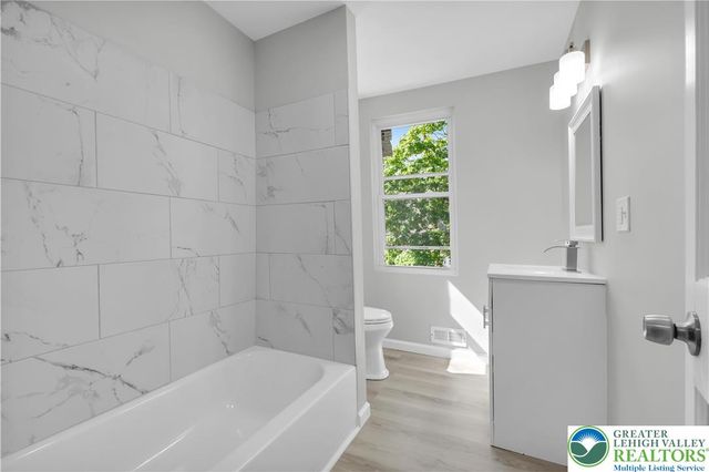 61 North locust Street, Easton, PA 18042
