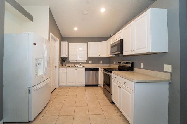 841 Helen St, St Augustine, FL 32084