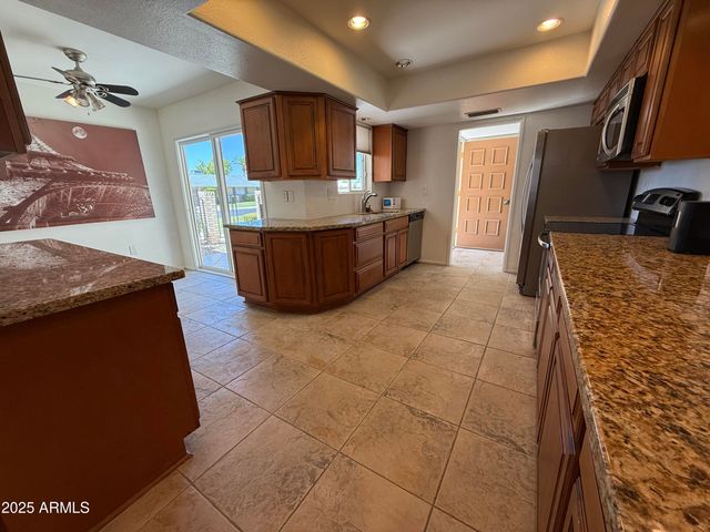 10416 W PRAIRIE HILLS Circle, Sun City, AZ 85351