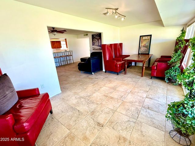 10416 W PRAIRIE HILLS Circle, Sun City, AZ 85351