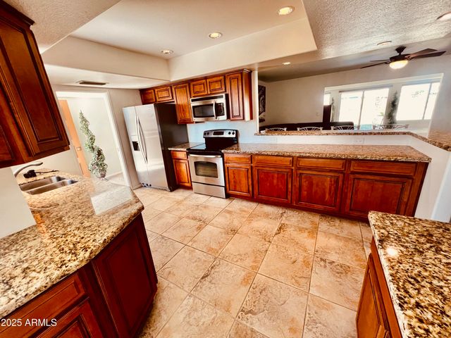 10416 W PRAIRIE HILLS Circle, Sun City, AZ 85351