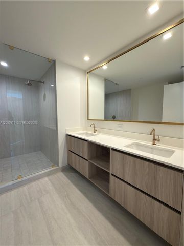 77 SE 5th St 1602, Miami, FL 33131