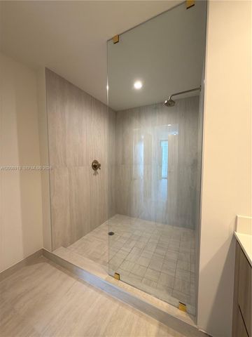 77 SE 5th St 1602, Miami, FL 33131