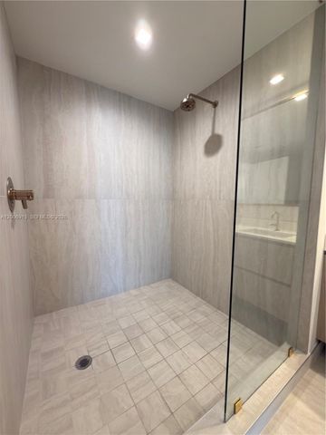 77 SE 5th St 1602, Miami, FL 33131