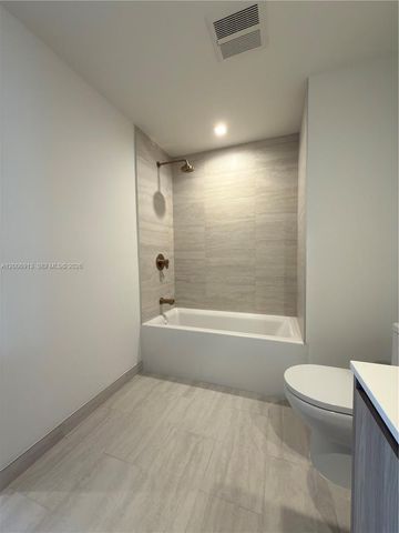 77 SE 5th St 1602, Miami, FL 33131