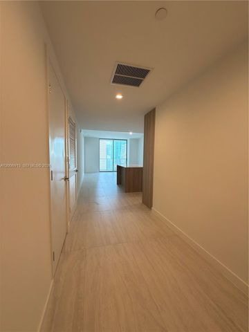 77 SE 5th St 1602, Miami, FL 33131