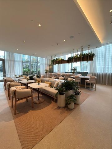 77 SE 5th St 1602, Miami, FL 33131