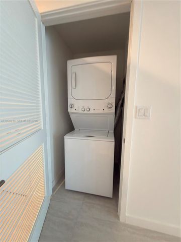 77 SE 5th St 1602, Miami, FL 33131