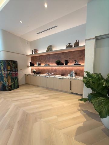 77 SE 5th St 1602, Miami, FL 33131