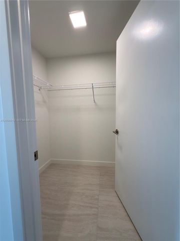 77 SE 5th St 1602, Miami, FL 33131