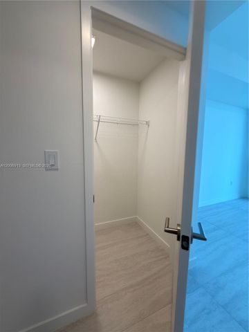 77 SE 5th St 1602, Miami, FL 33131