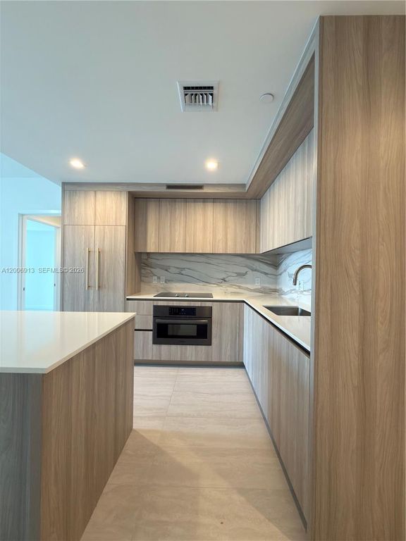 77 SE 5th St 1602, Miami, FL 33131