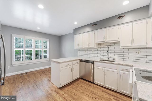 2022 HEADLANDS CIR, Reston, VA 20191