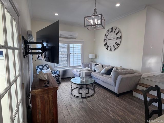 326 E Walnut Street, Long Beach, NY 11561