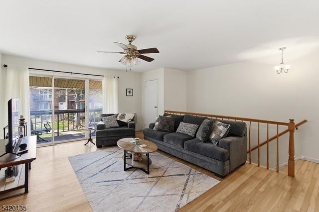 16 Deanna Dr 20, Hillsborough Twp., NJ 08844