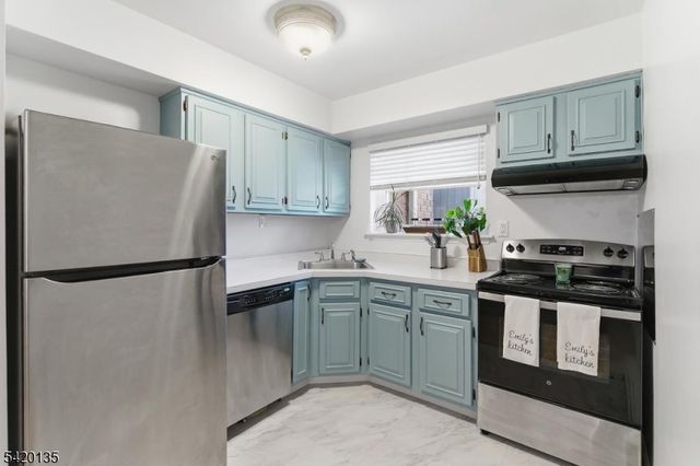16 Deanna Dr 20, Hillsborough Twp., NJ 08844
