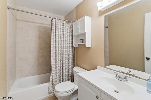 16 Deanna Dr 20, Hillsborough Twp., NJ 08844