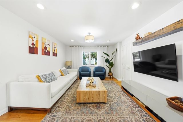 41 Cross St, Winchester, MA 01890