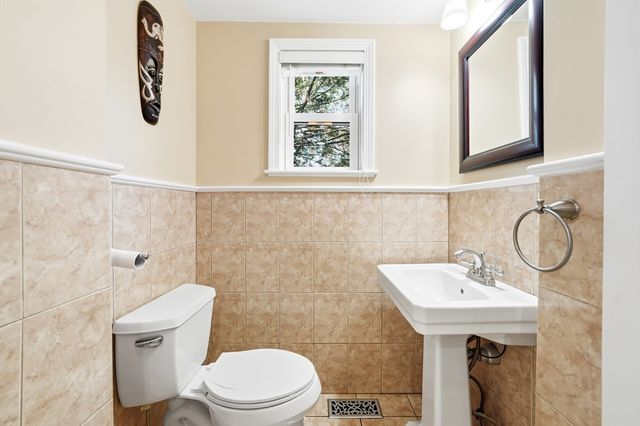 41 Cross St, Winchester, MA 01890