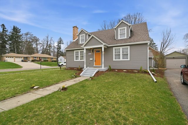 302 Hubbard Avenue, Elgin, IL 60123